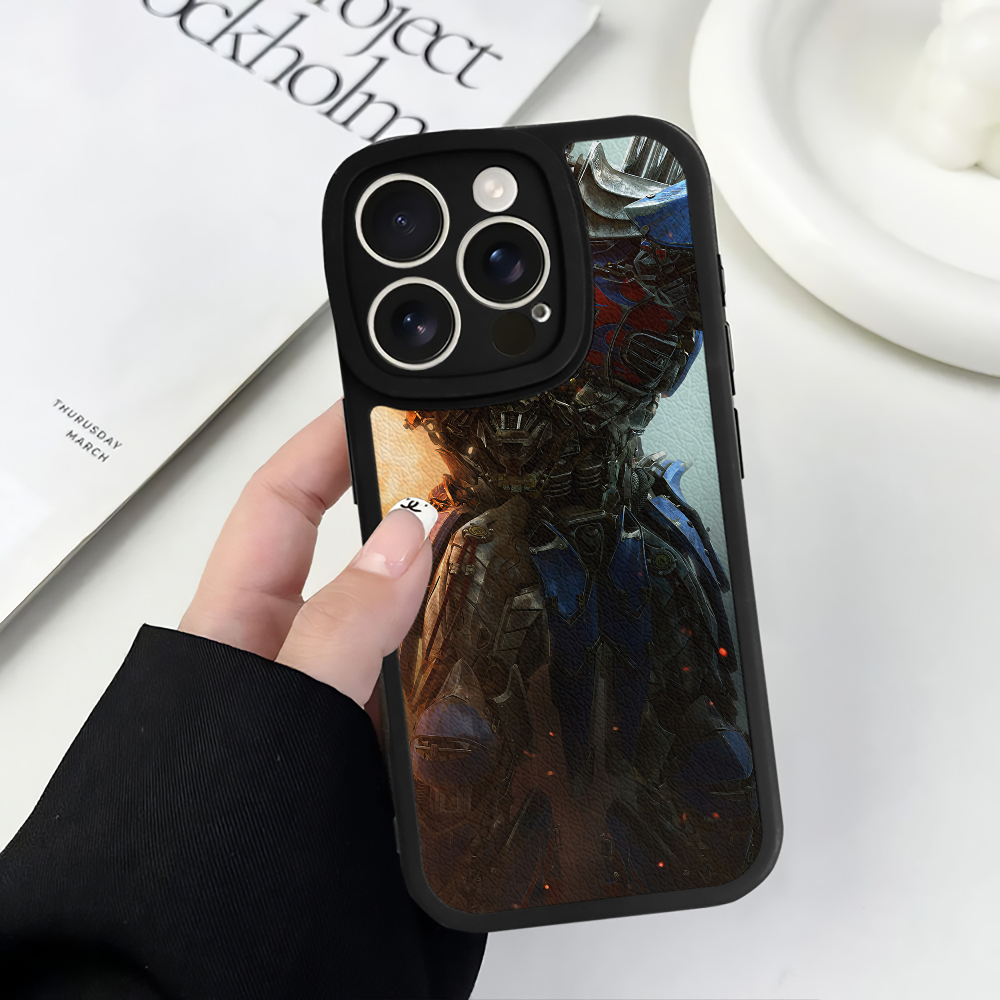 （画像用） Transformers トランスフォーマー 【iPhone 16シリーズ対応】シリコンスマホケース（レザー調） 材質：シリコン